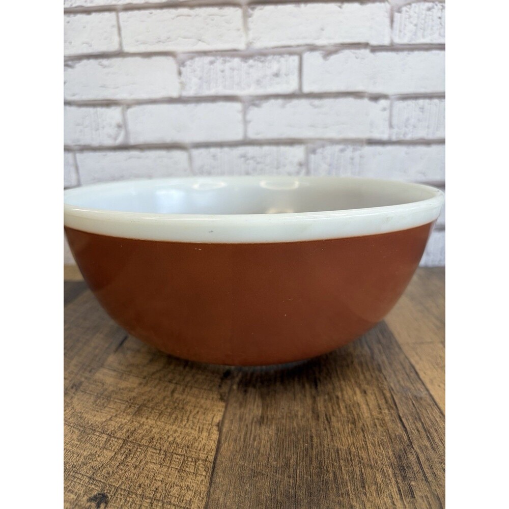 Pyrex Brown 4-Qt Mixing Bowl White Rim 404 Vintage